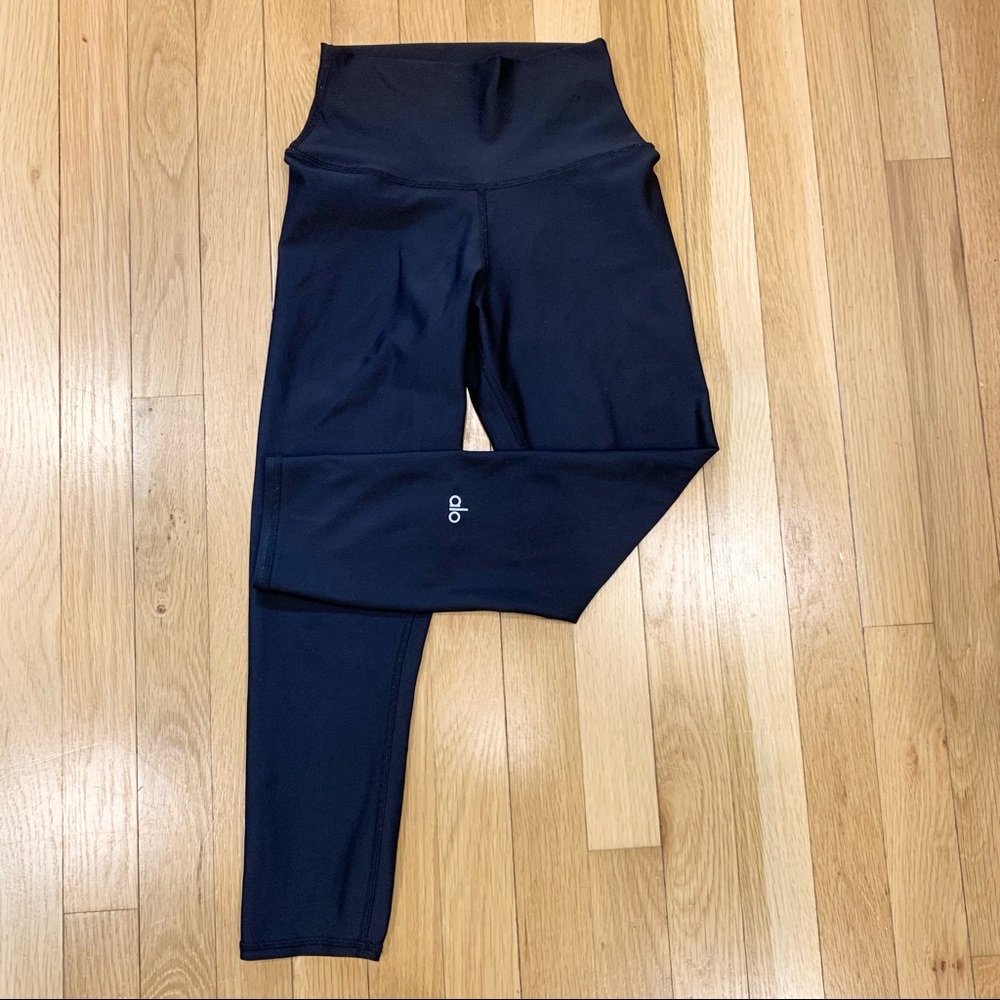 ALO Yoga- High-Waist Airlift Capri - XXS